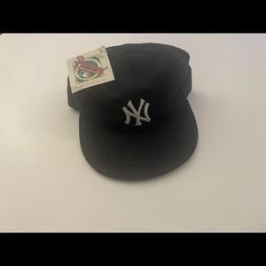 New Era nwt Yankees Hat 7 1/4 Wade Boggs Signed